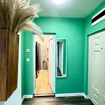 Апартаменти Downtown Gem *