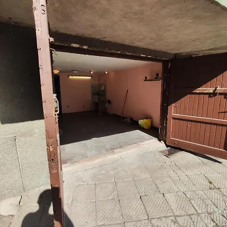 Lägenhet Downtown Gem With Free Private Garage Plovdiv